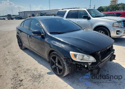 2015 Volvo S60 Premier z USA, uszkodzony, nr VIN YV140MFK6F2364447